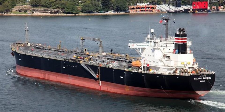 Пиратское судно атаковало танкер