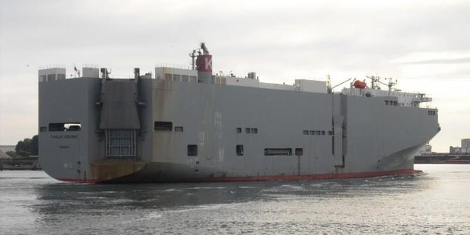 В каюте судна под флагом Панамы обнаружили мертвого капитана