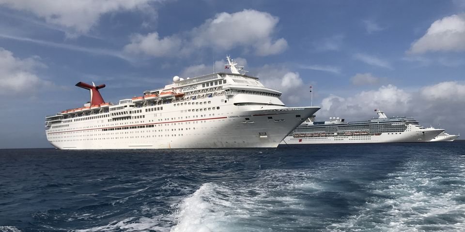 Домой возвращают 10 000, но только здоровых! моряков