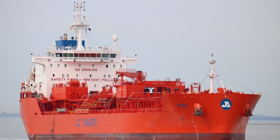 Группа вооруженных людей напала на танкер