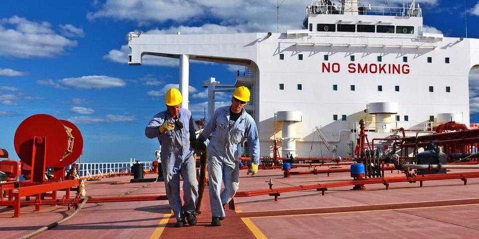 С 15 мая: замены, доступ к интернету и… надбавки к зарплате застрявших на судах моряков