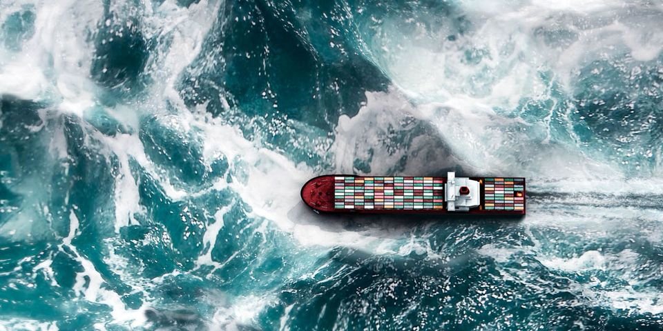 Смен нет, на берег запрещают, больных не эвакуируют — отношение к «ключевым работникам»?