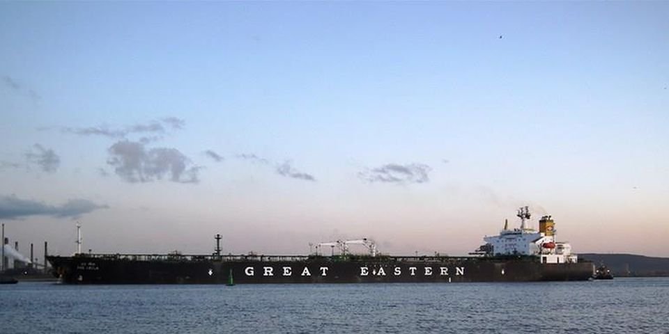 В Индонезии взорвался танкер и пламя перешло на соседнее судно