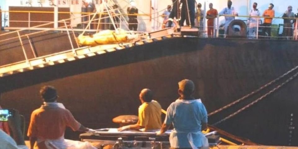 В своём кресле был найден мертвым капитан судна