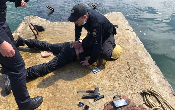 Вооруженный мужчина в Одессе пытался проникнуть на танкер