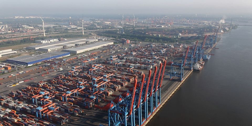 Два судна в разных портах отправлены на карантин из-за больных моряков