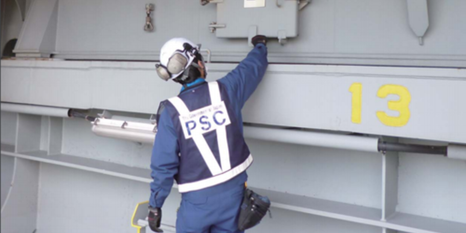 PSC намерен «банить» суда, спасая моряков от «вечного» контракта