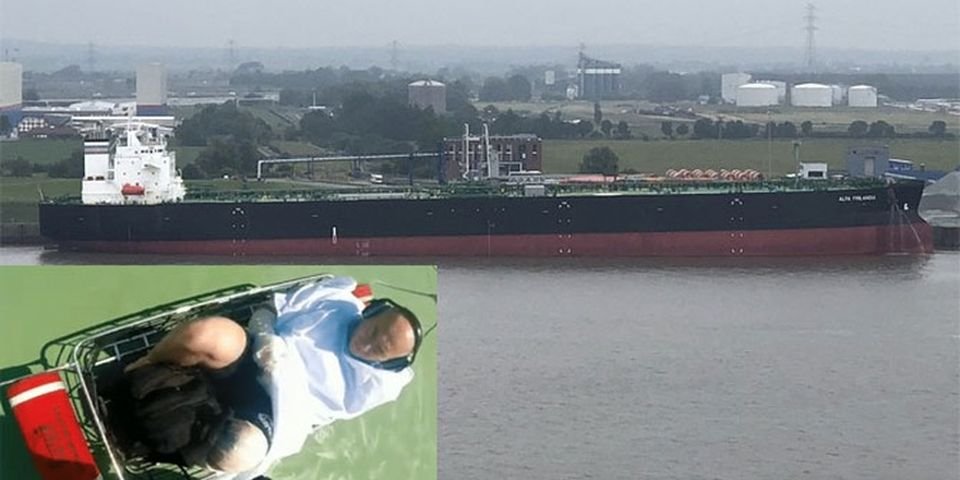 Выполняя работу на борту моряк получил ожоги паром