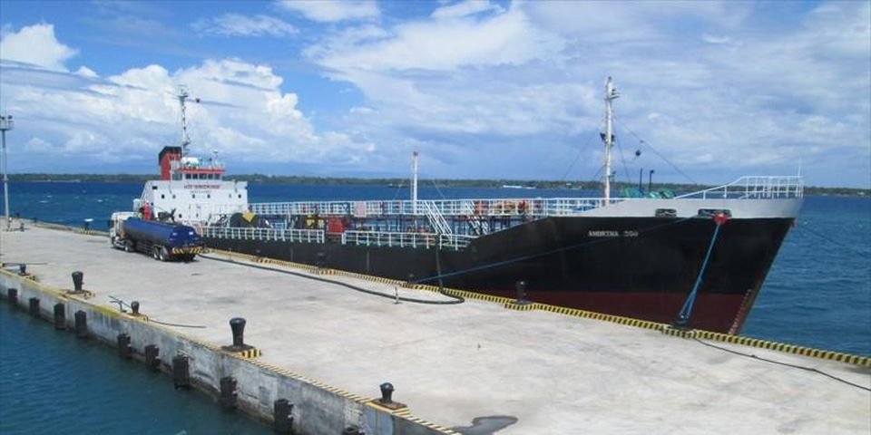 Трое моряков погибли во время очистки грузового танка