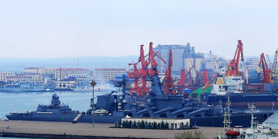 У берегов Китая задержано судно, которое может спасти тысячи людей от COVID-19