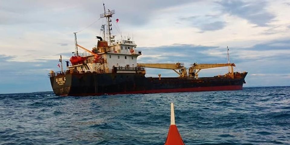 Уснувший вахтенный штурман посадил судно на мель