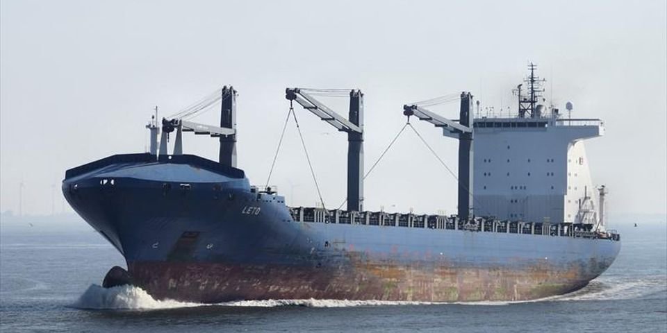 За бортом контейнеровоза оказалось двое и их нашли мертвыми