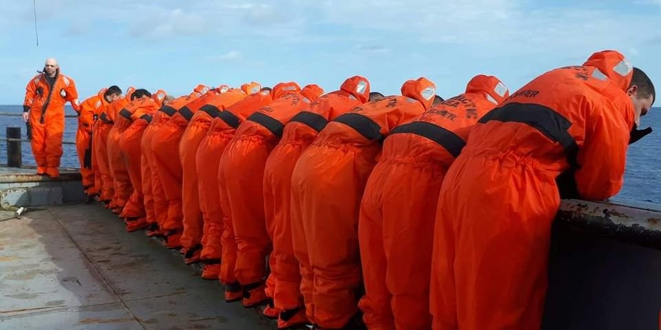 Жесткие условия и временные рамки усложняют смены моряков