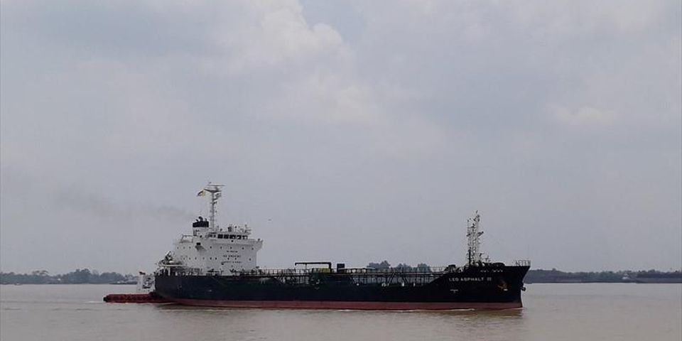 Экипаж обнаружил в каюте мертвого капитана