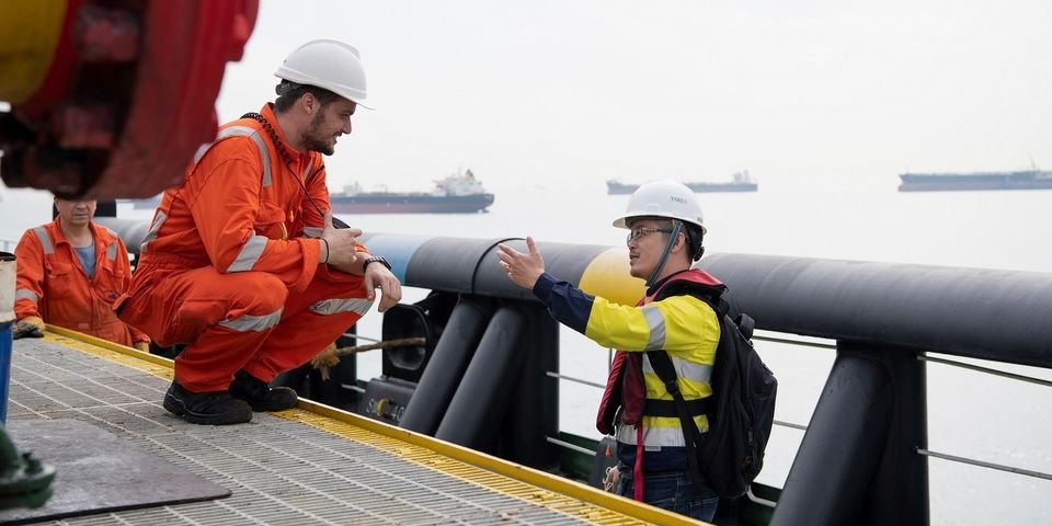 Реальное положение дел покажут только моряки, которые там застряли