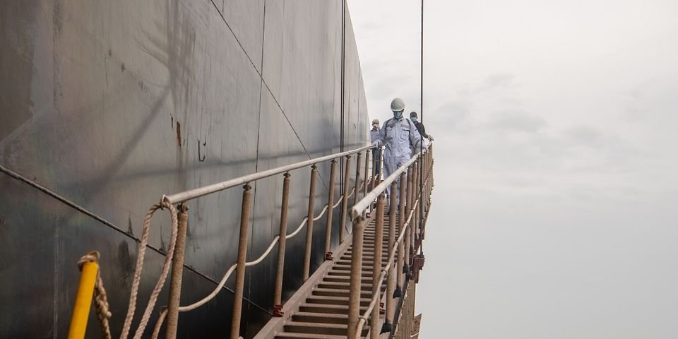 Сегодня, чтобы зайти на судно, необходимо получить разрешение