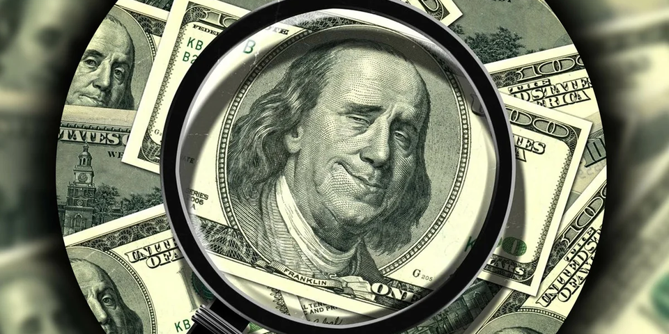 Уволенный сотрудник крюинга мнил себя директором и обманывал моряков