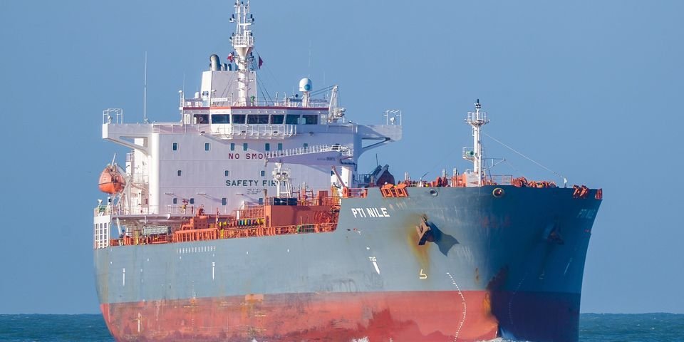 Два танкера за два дня захватили пираты в Гвинейском заливе