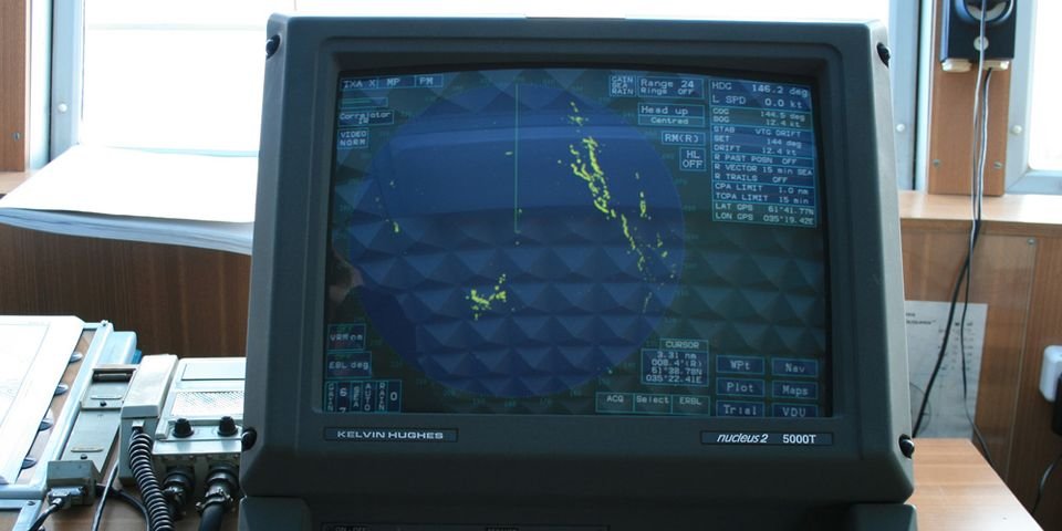 Моряков призвали не верить слепо технике: у GPS начались сбои