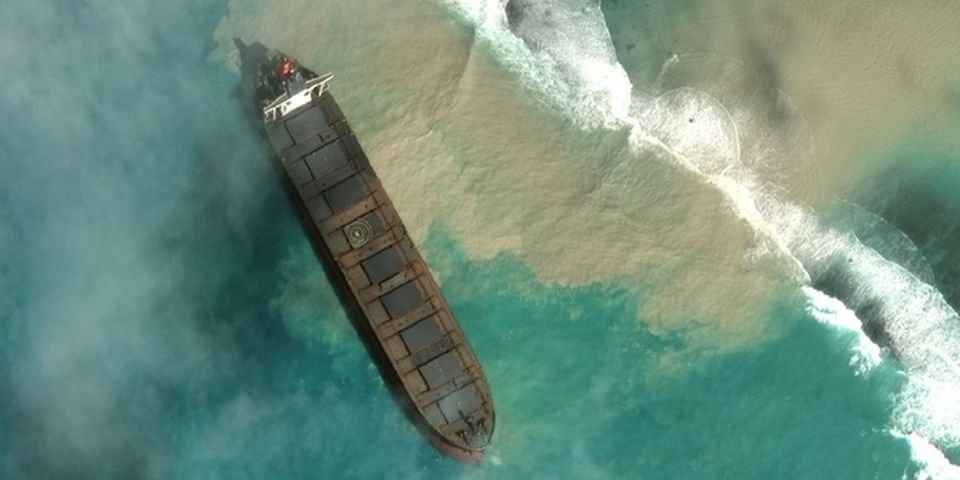 Незаконные разливы с судов будут отслеживать со спутников