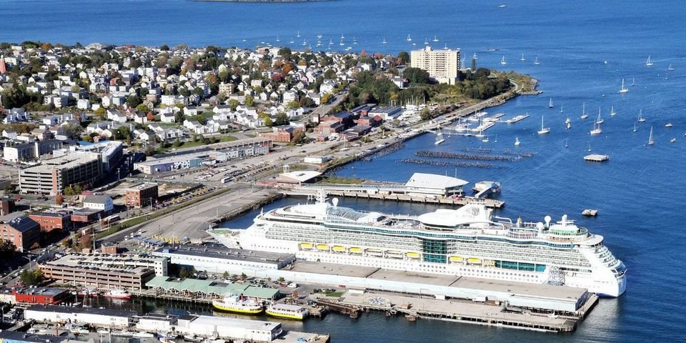 Суда простаивают, экипажи без работы — пандемия немолима