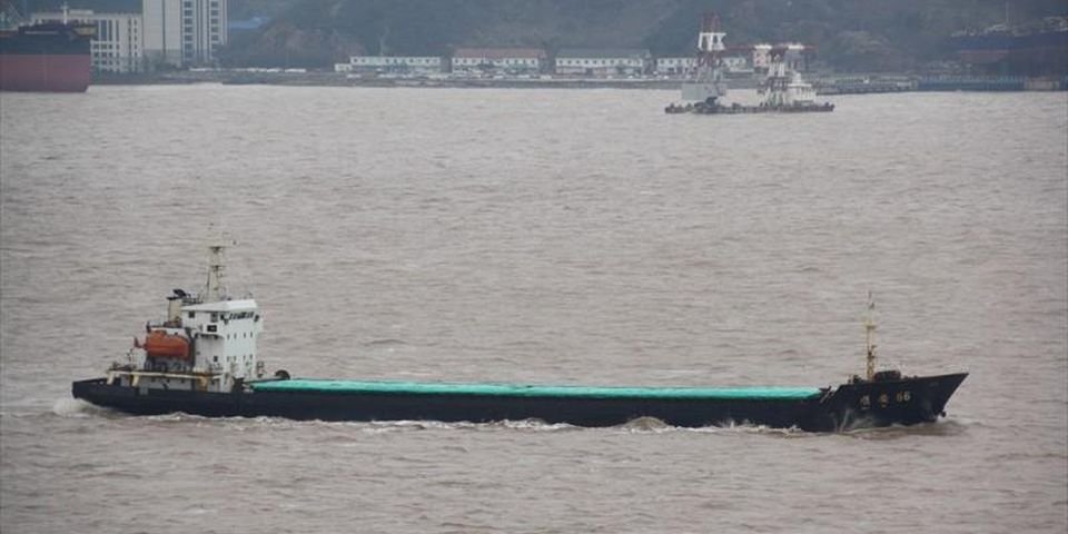 Судно отправило SOS и затонуло: 4 моряка пропали, тела 2 подняли