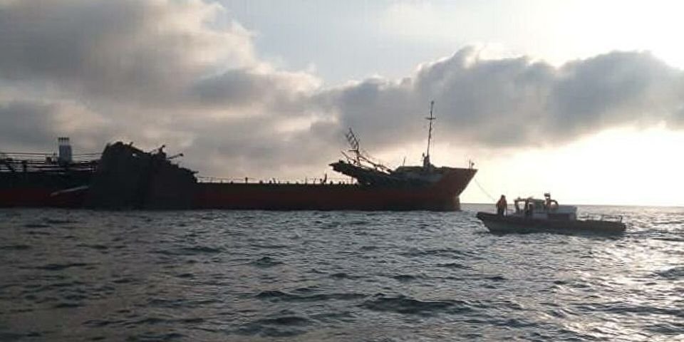 Трое моряков не прыгнули за борт при взрыве, а умирали на судне