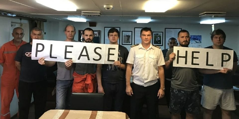 Заложники на судне: еды и воды у моряков осталось на несколько дней