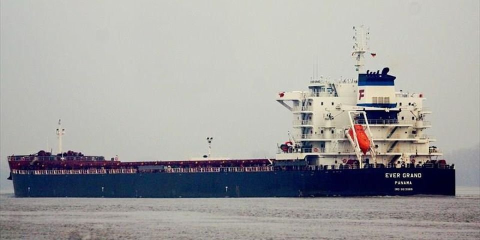 Моряки просидели на судне 14 месяцев за зарплату в два раза меньше