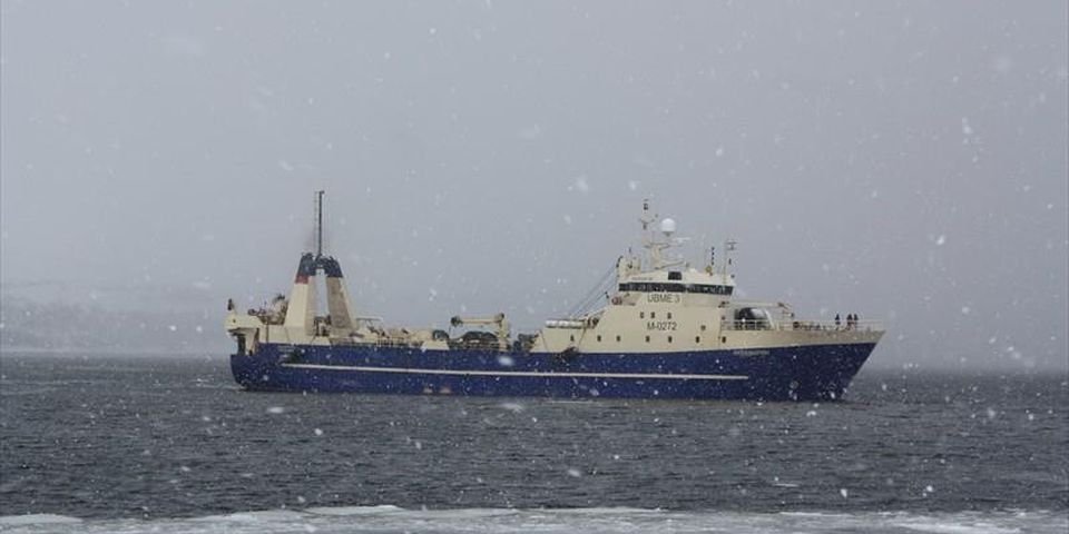 Судно зашло в иностранный порт с 16 зараженными моряками