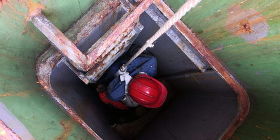 Инспектора отвлекли перед проверкой трюма, и на судне случилась нелепая смерть