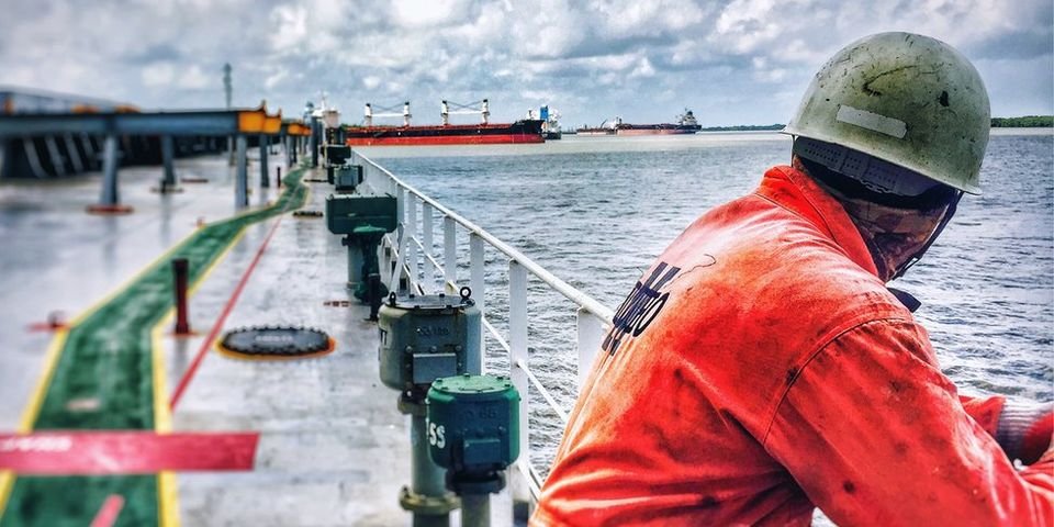 Каторжный и неблагодарный труд — у моряков