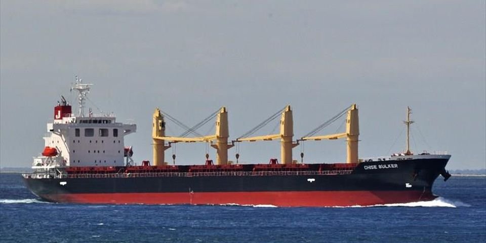 Мигранты объявили о захвате балкера и ранили моряков