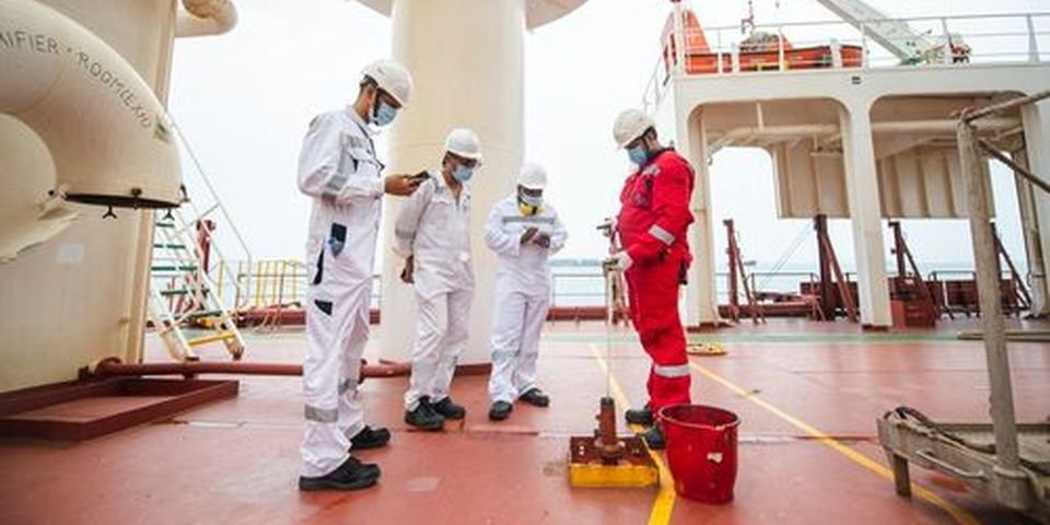 Моряков обязали носить маски на судах: за невыполнение — уголовное преследование