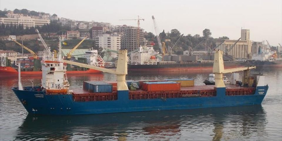 Полгода без зарплаты и 12 месяцев рейса: в эпицентре конфликта — украинские моряки