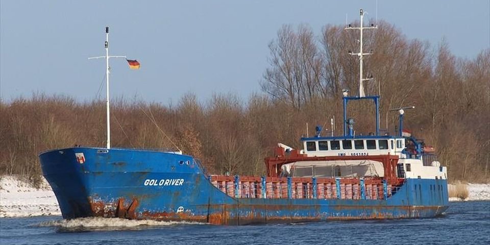 Причиной смерти одного и отравления пяти моряков стал мокрый груз