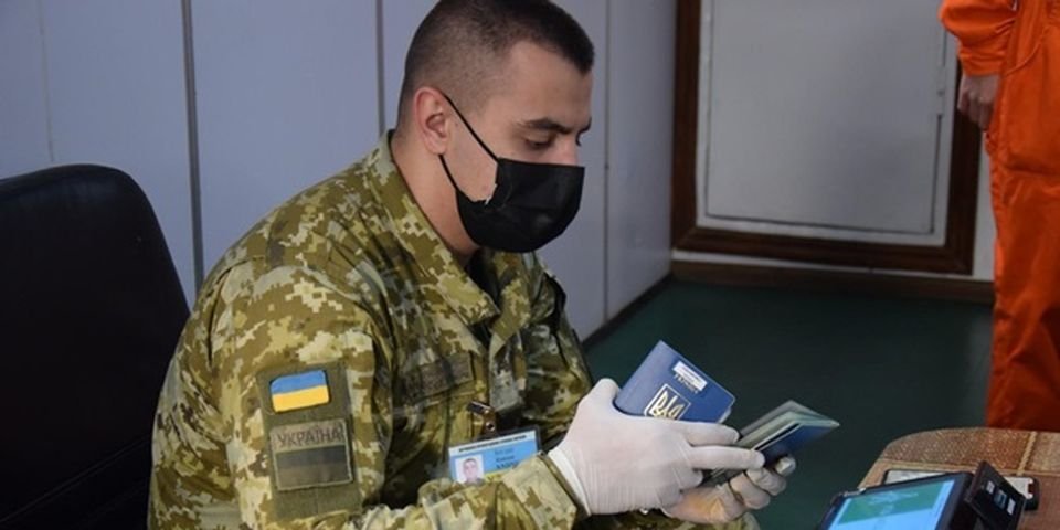 Морякам из России запретили въезд в Украину