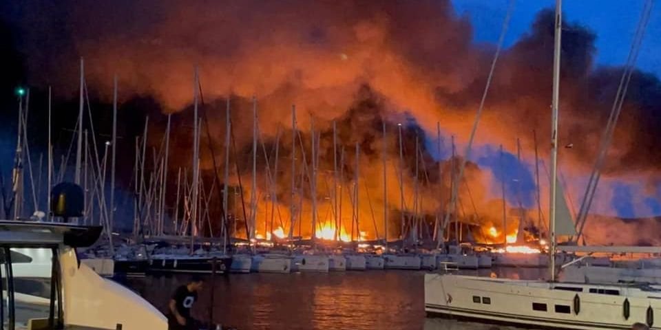 Больше 20 судов было уничтожено огнём в Хорватии (ВИДЕО)