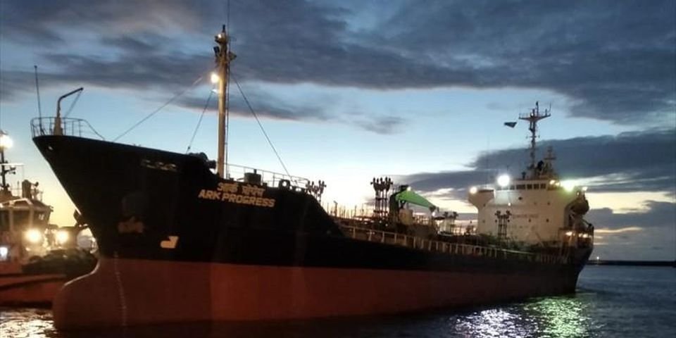 На судах, которые перевозят грузы с Индии, моряки болеют коронавирусом