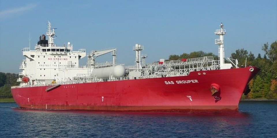 На судне в украинском порту умер молодой моряк из России