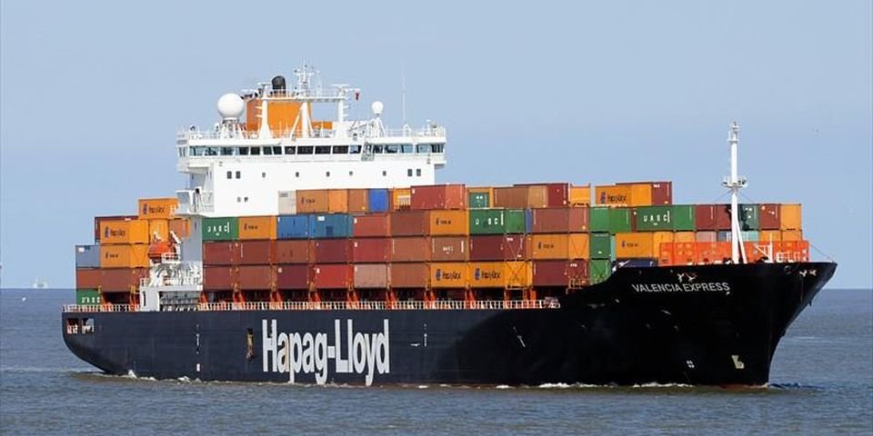 Почти половина экипажа контейнеровоза оказалась заражена COVID-19