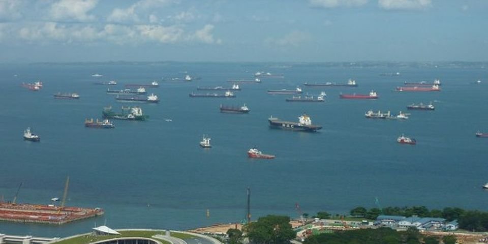 Злоумышленники бьют моряков по голове и воруют запчасти