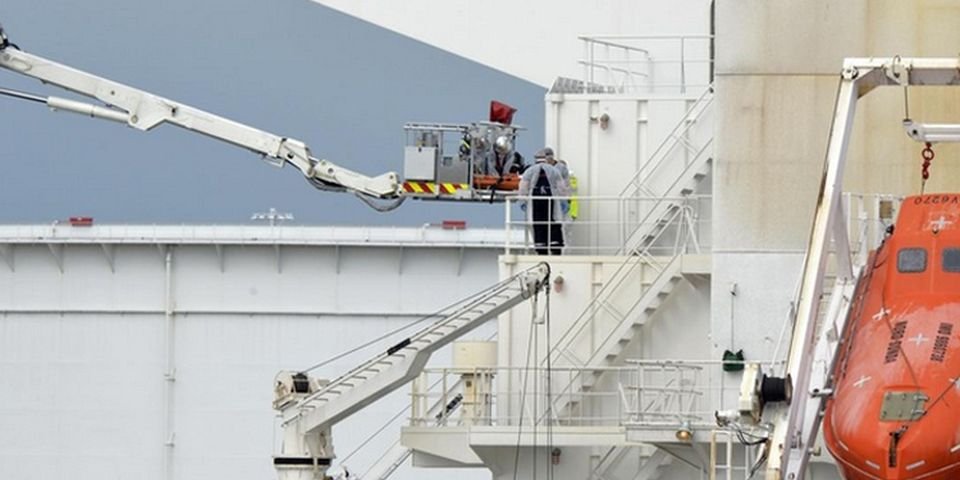 Эвакуация больных моряков напоминала выгрузку высокорадиоактивных материалов