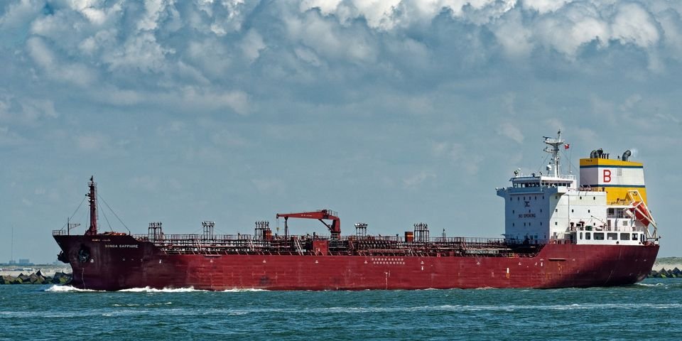 На судах фиксируют массовые заболевания COVID-19 и называют это странным явлением