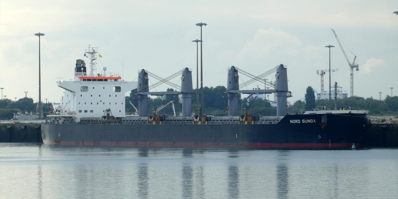 Стармех скончался в больнице после вспышки коронавируса на судне