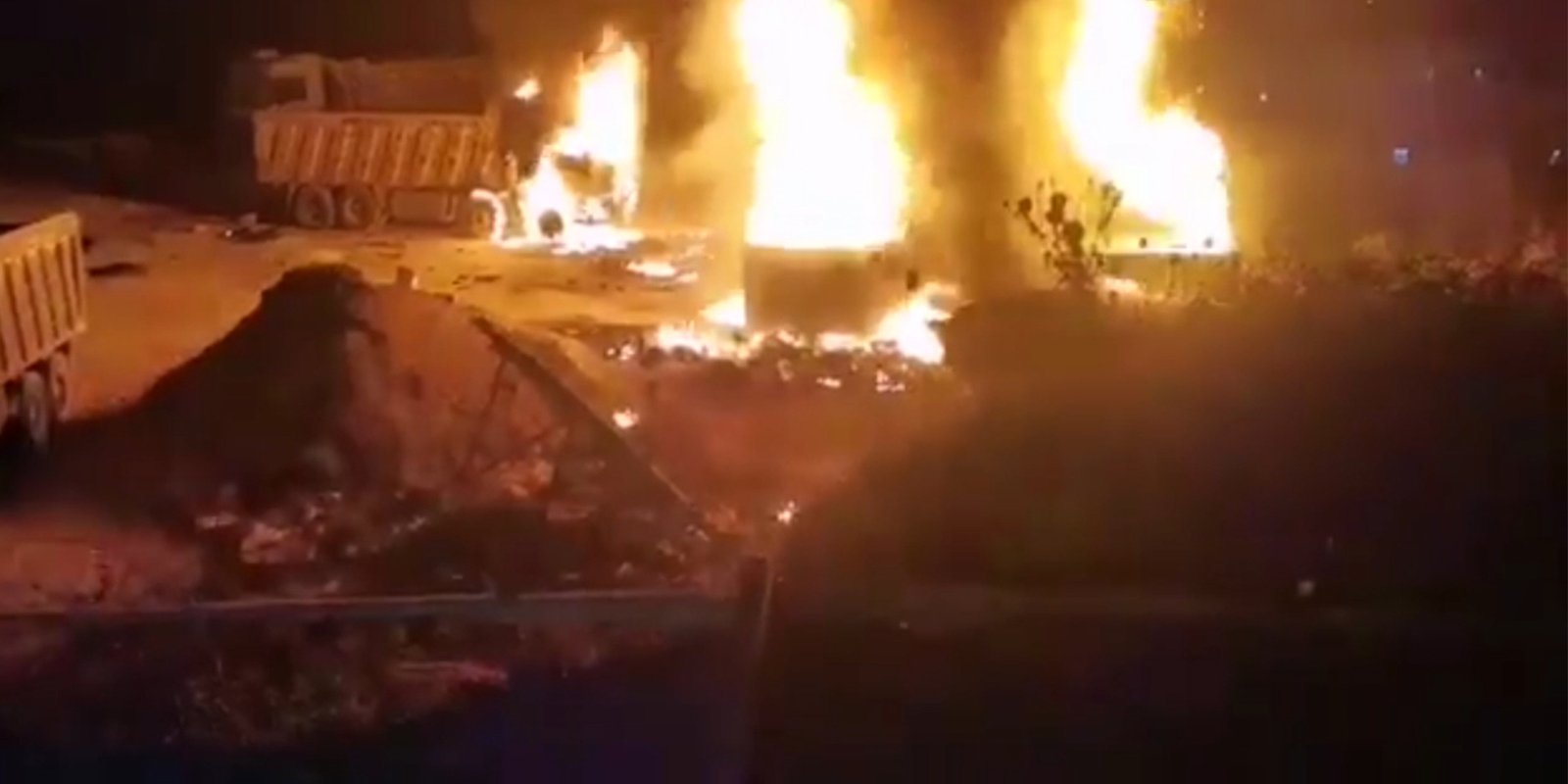 Десятки людей погибли от взрыва на газовом танкере