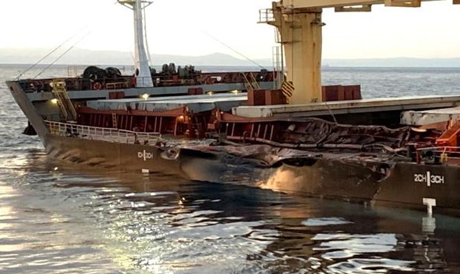 Два груженных балкера столкнулись в Эгейском море (ФОТО)