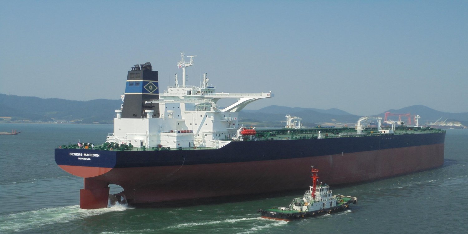 Старпома и боцмана с танкера ARAFURA убило волной