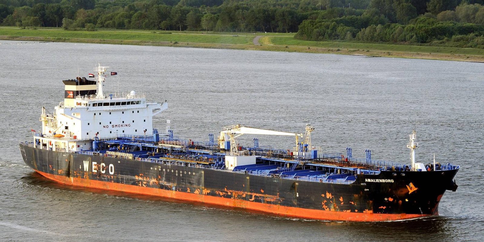 Моряк повесился на танкере, отработав на нём месяц