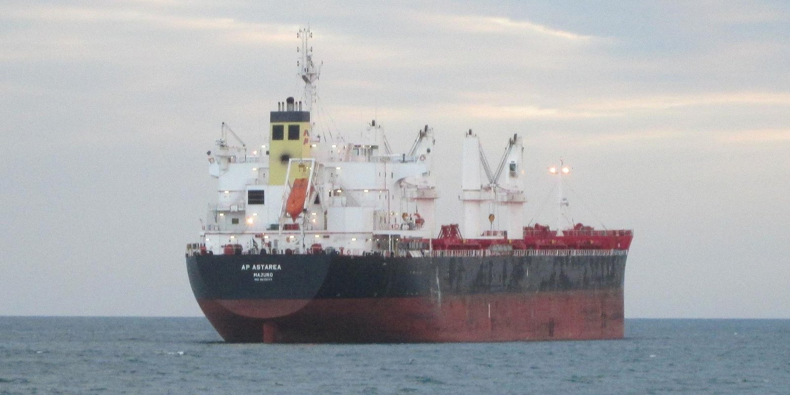 На судне один за другим скончались украинские моряки, но причины смерти — разные